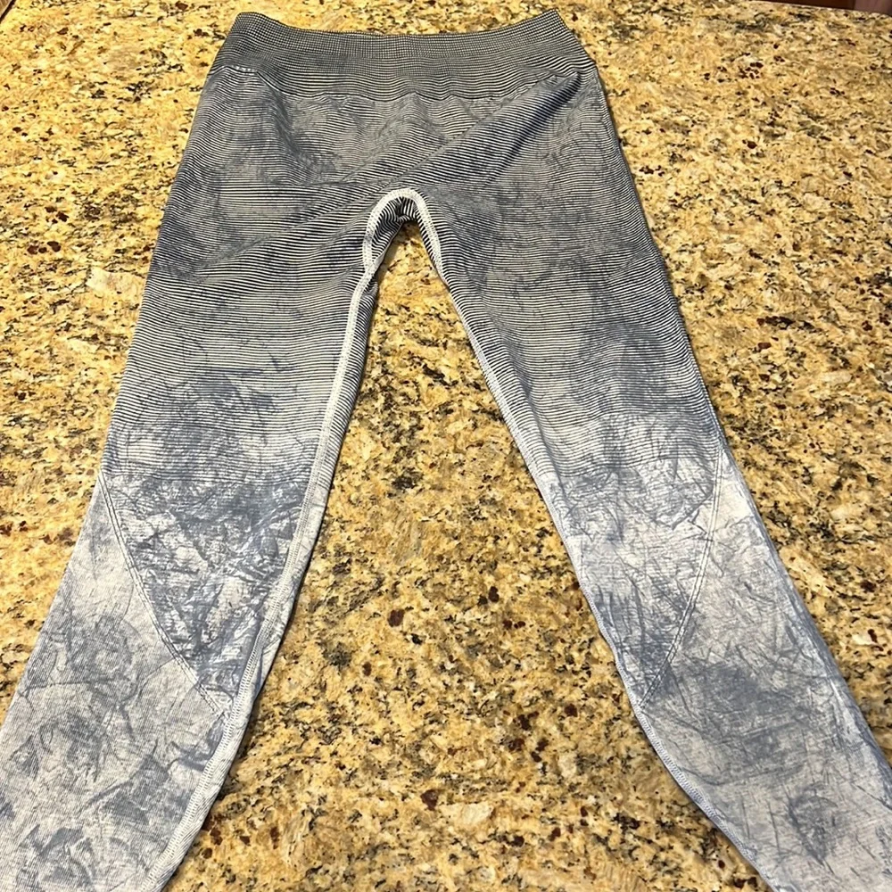 Lululemon Rare Workout Tights | Size 2 | Marbled Blue | Inseam 24” - Picture 3 of 6